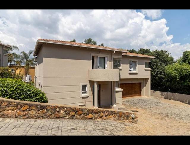 3 BEDROOM TOWNHOUSE FOR SALE IN GLENVISTA